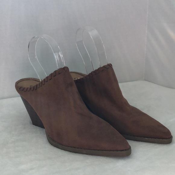 QUPID Pointed Toe Brown Faux Suede Stacked Heel Slip On Mules Boots Size 6 - Picture 1 of 13